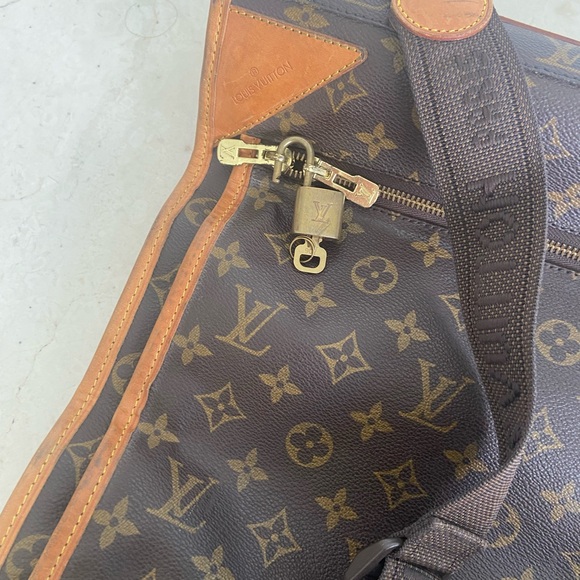 LOUIS VUITTON Vintage Garment Bag with 2 Hangers and Locks and Key - Picture 8 of 15